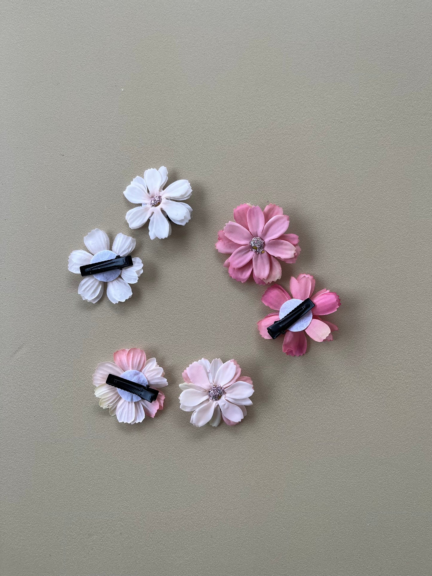Daisy flower clip