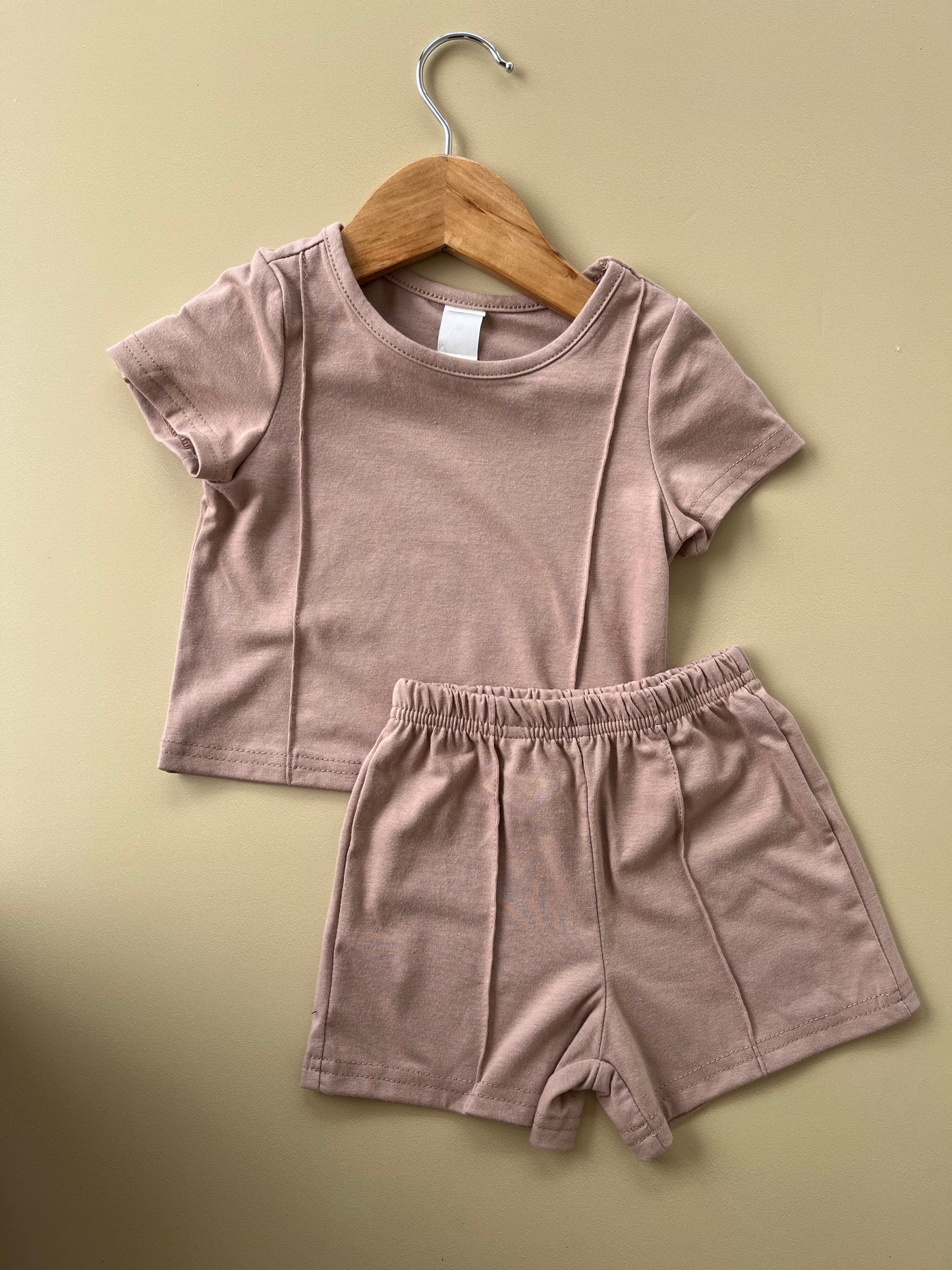 Detail tee and short